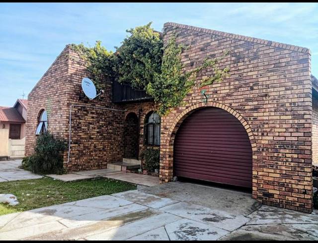 3 BEDROOM HOUSE FOR SALE IN SEBOKENG UNIT 17